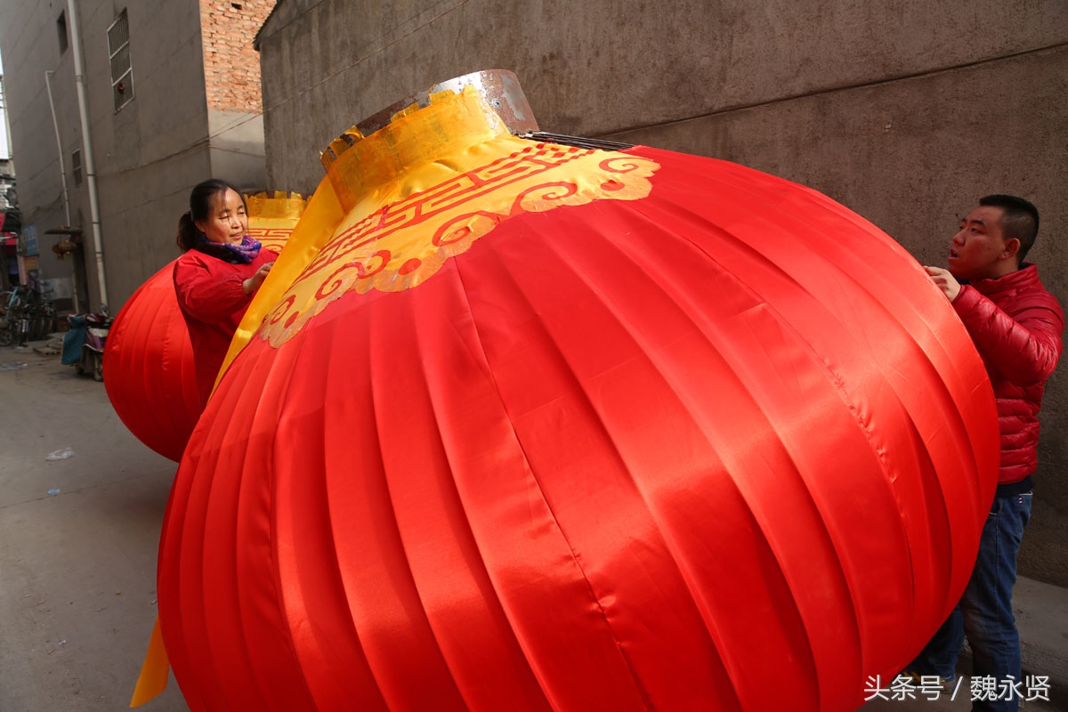 上个世纪上世纪80年代,三兆村1000多户人家,几乎家家都做灯笼,三兆