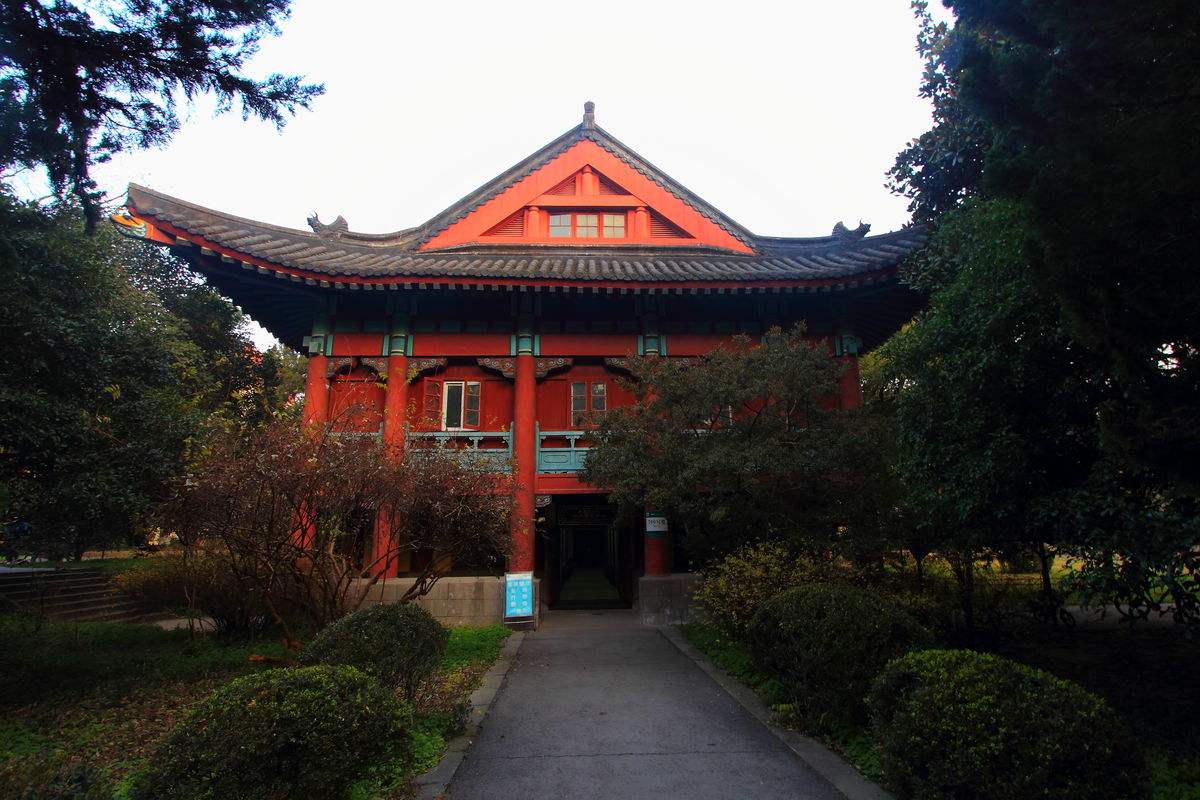 南京师范大学美术学院在全国高校同类院系中是办学历史最久,学科层次