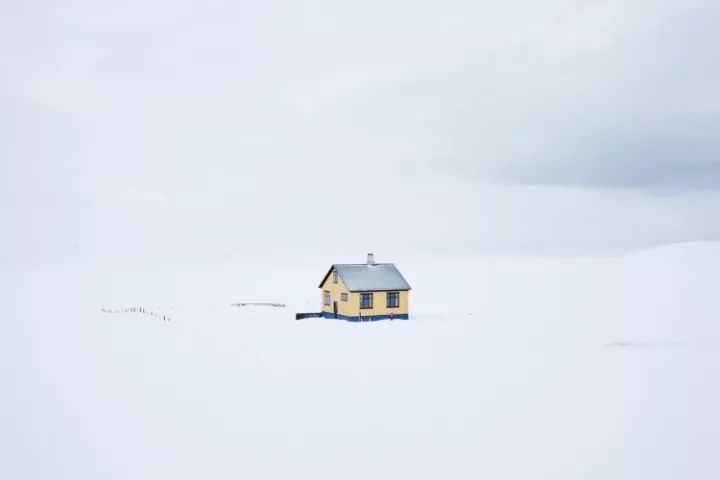 文化 正文  maroesjka的作品总是让人过目难忘,无论是冰天雪地还是