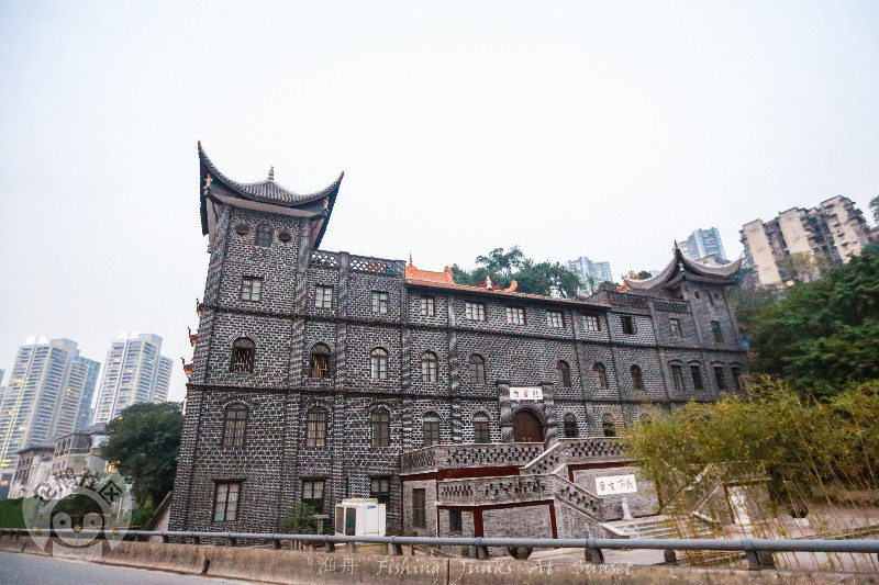 这座坐落在长江边上的千年慈云寺,是第一个见证了重庆百年的开埠文化