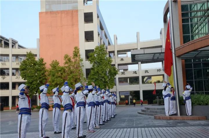 增城区实验小学运动会开幕啦!师生家长齐上阵,花样传递运动精神