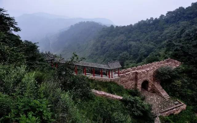 窦家寨以"雄峰,碧潭,幽峡,奇石"著称石柱山山奇,林茂五马山历史名山