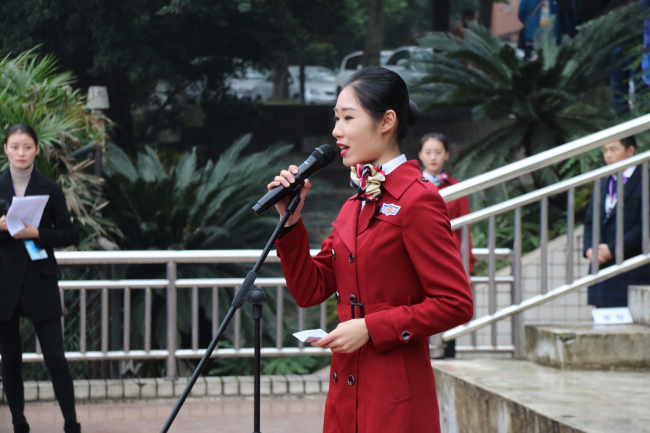 就业生代表曹婧发言