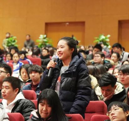 文坛泰斗王蒙先生为北京城市学院"潮白讲堂"开讲