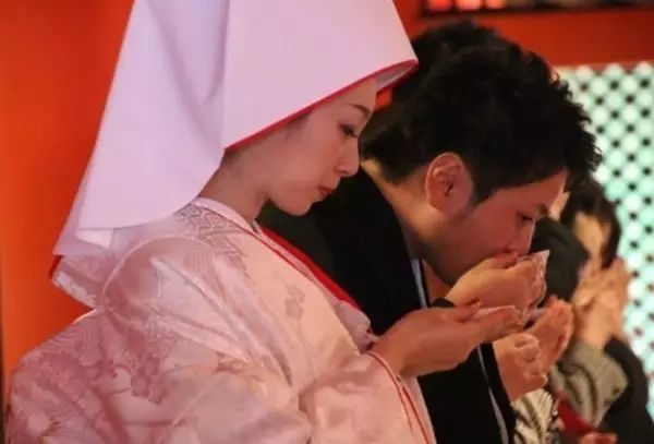 日本人的传统婚礼vs 日本的新流行 一人婚礼