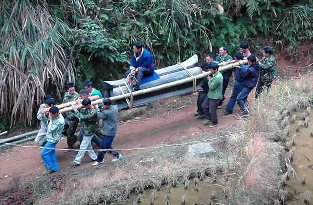 慢慢消失的神秘农村土葬:16壮汉抬棺材奔跑,上面还坐着个大活人