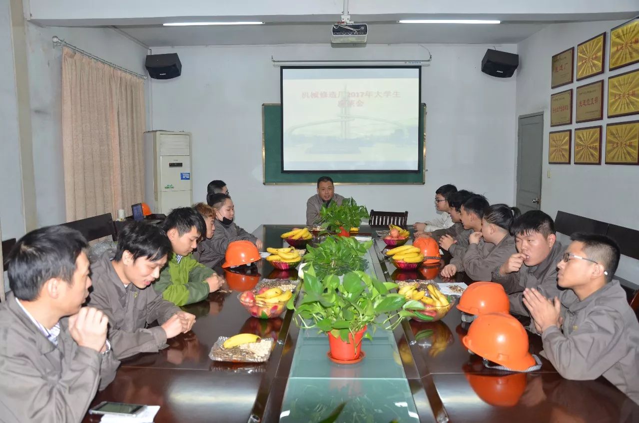 【基层动态】衢州元立机修厂组织召开大学生座谈会