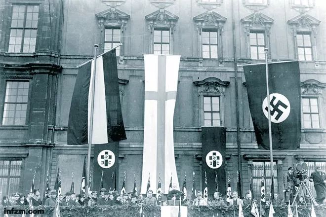 "德意志基督徒"组织于 1933 年    月    日在柏林举行庆典,纪念马丁