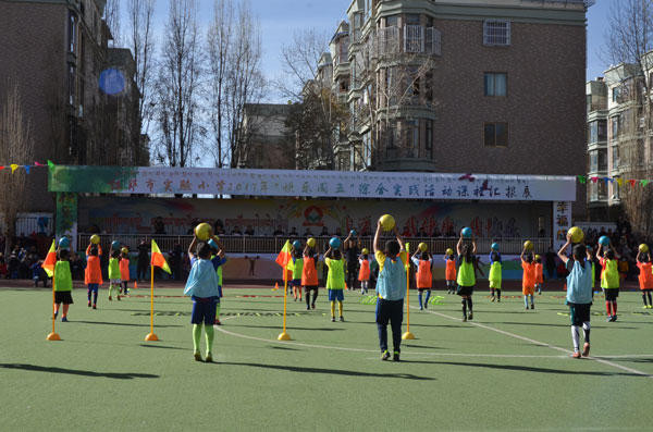 本网讯(记者 何宝霞)12月8日下午,拉萨市实验小学在校本部举行2017年