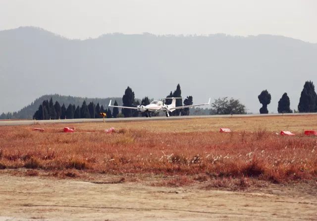 t12月5日下午14:18分还记得那架由四川龙浩航校