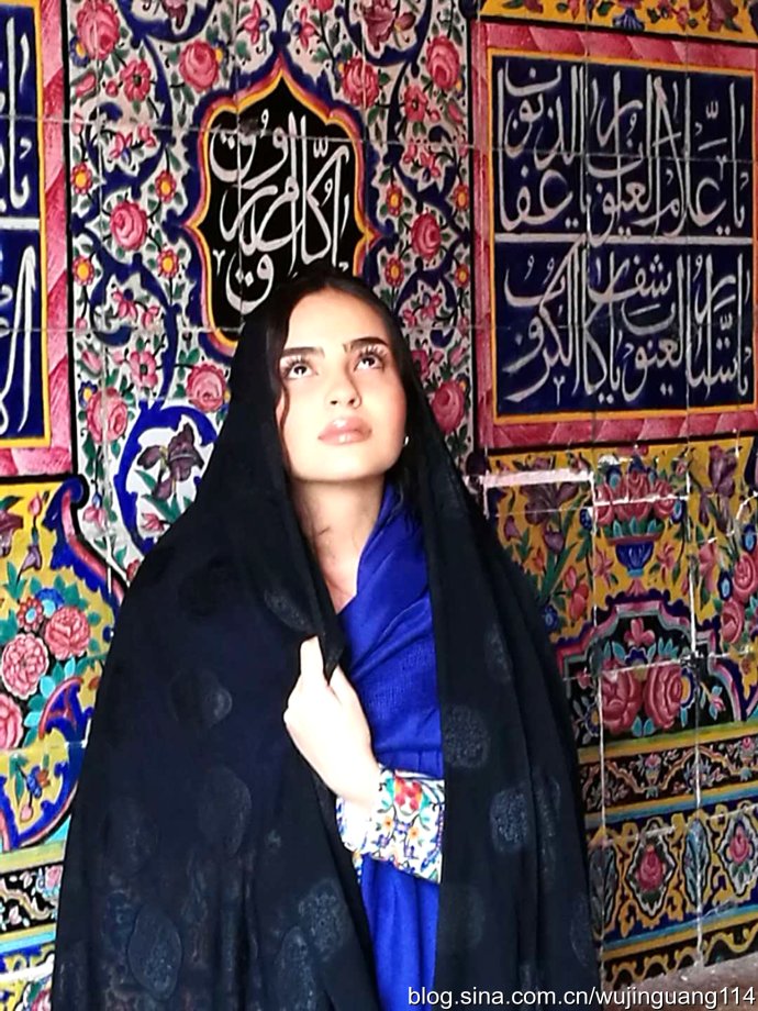伊朗美女漂亮又大方,欢迎别人给她们照相(图)