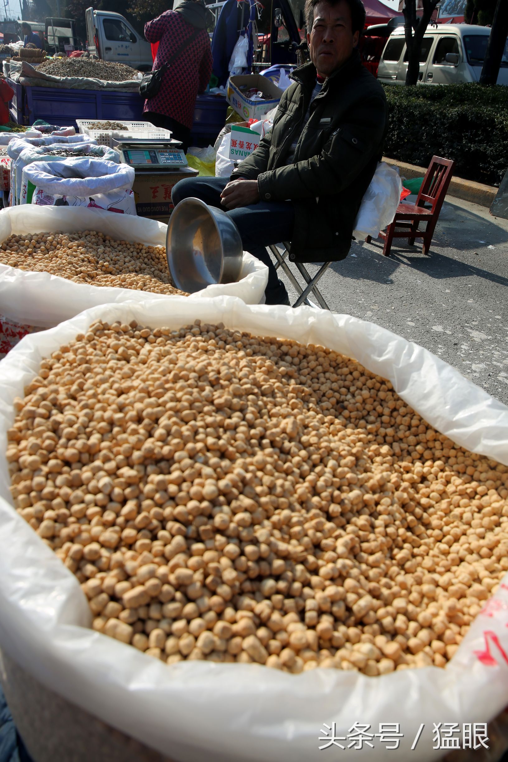 豫西面豆是从黄土里炒出来的很多人认为这样不卫生吃着酥脆香