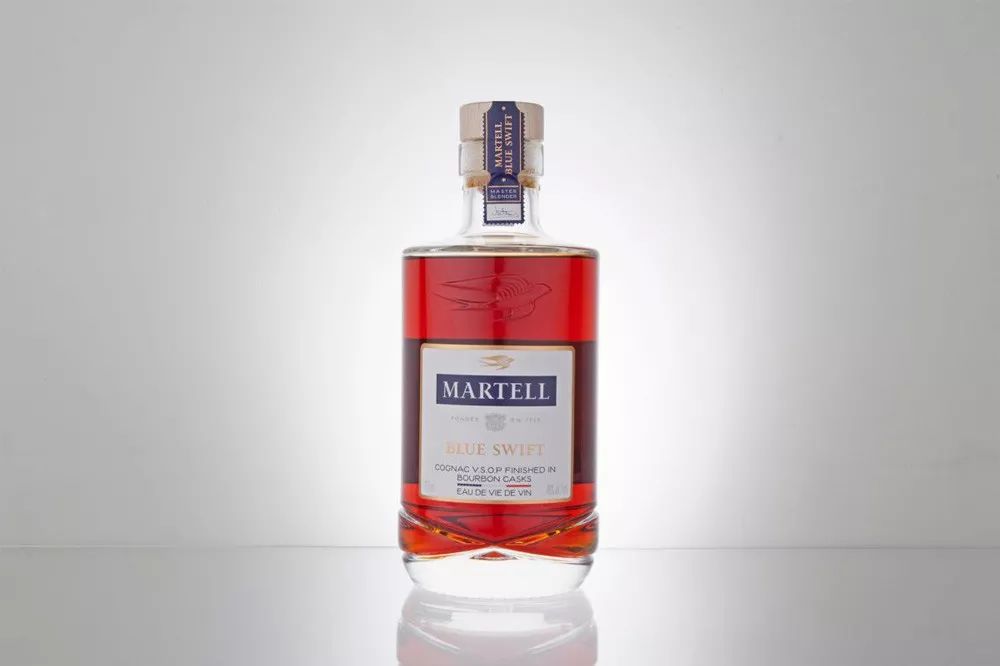 世界知名酒品牌马爹利martell,换新logo和包装啦!重新