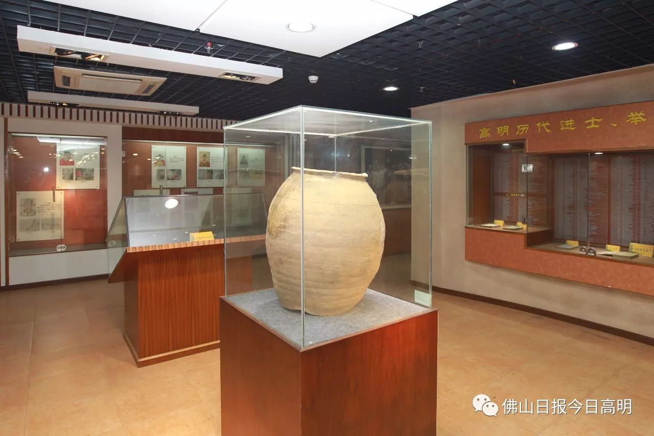 高明区博物馆三楼展厅一隅 古椰贝丘遗址被评为2006年中国十大考古