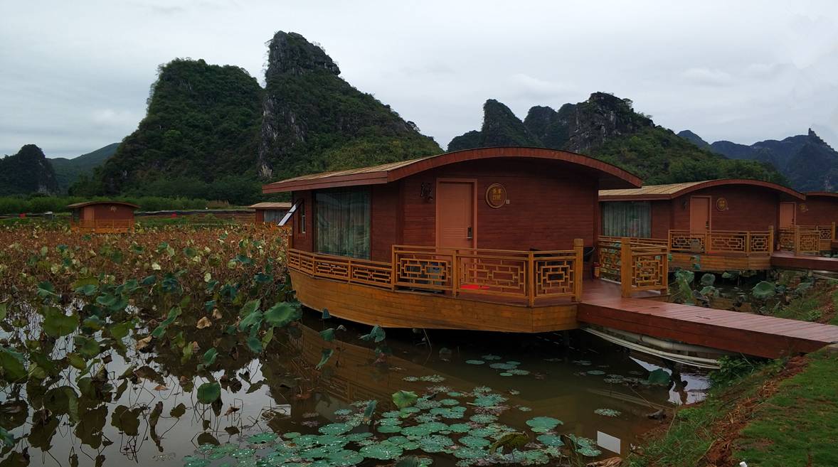 泡着船上的温泉热门电影拍摄地广东3a级农业公园首家痙家船屋汤泉酒店