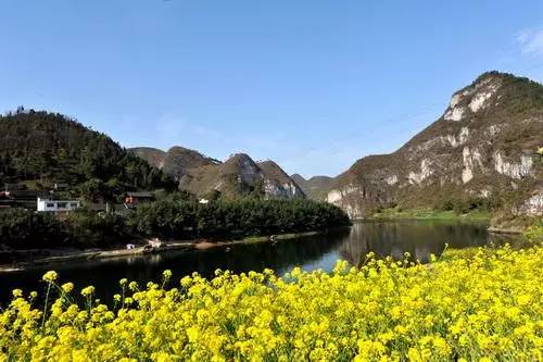 镰刀湾,位于凯里开发区鸭塘镇清新村,距开发区大概三公里镰刀湾风光