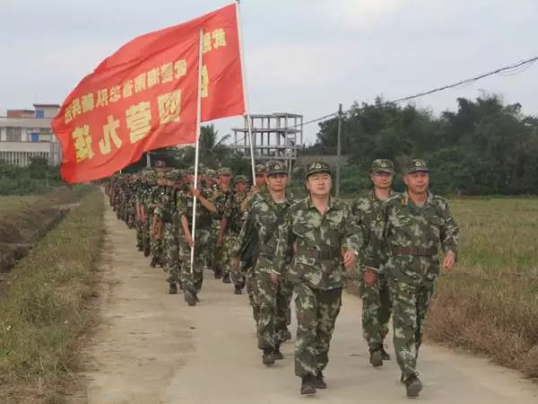 武警海南省总队新兵团千余名新兵野营拉练砺精兵