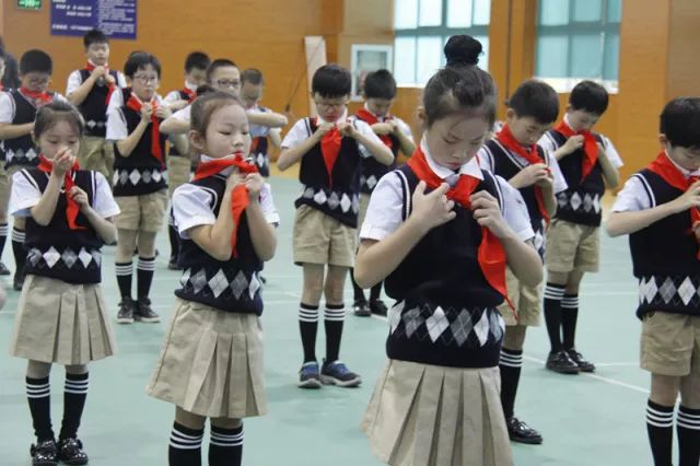 礼仪少年展风采争做新时代好队员曹行小学少先队员参加闵行区第一届