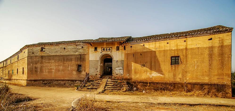 龙南客家围屋--江西龙南,建县于南唐保大十一年(公元953年),被誉为"