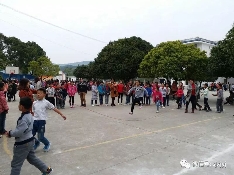 我运动健康伴我成长丹洲镇中心小学2017年冬季运动会