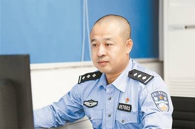 警星档案张岩,男,39岁,2004年3月入警,现为福田公安分局莲花派出所