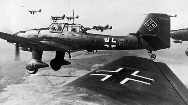 二战的空中死神 闪电战的代表符号 "斯图卡"俯冲轰炸机