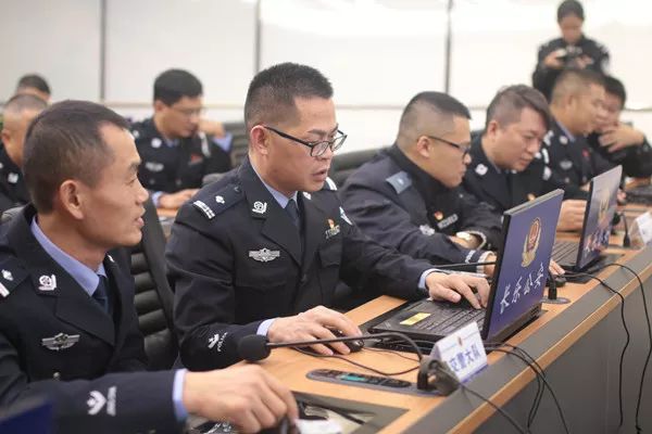 长乐区公安局长近日做客新浪微博与网友在线互动交流