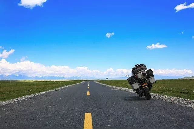 嘉兴小情侣骑摩托车环游中国