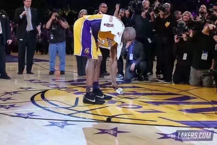 而你却只是摆摆手笑了笑说了声 :mamba out!