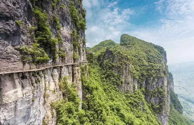 隐匿于崇山峻岭之中待人们前来揭她的面纱 美景:恩施大峡谷,风雨桥