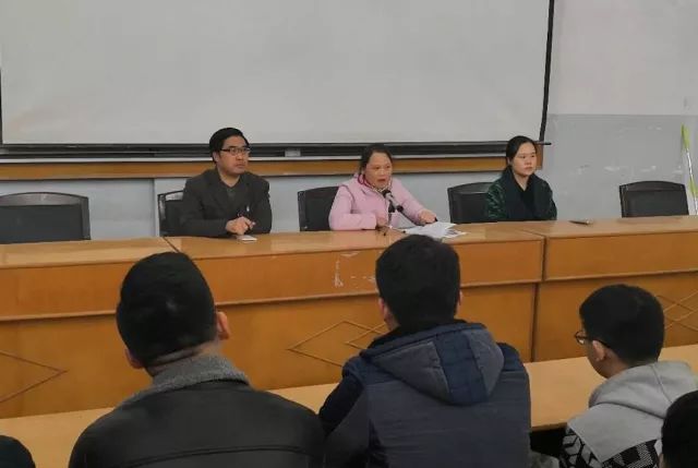 向校园暴力说"no(医学院 潘睿琦 学生记者 陈小思)为促进两院学生会