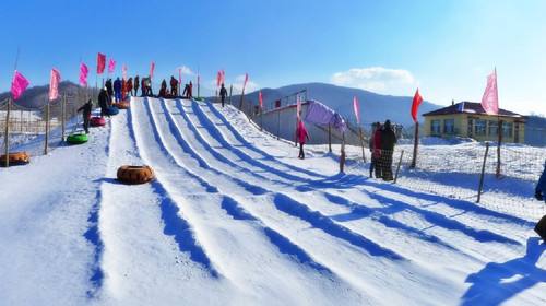 推荐指数:★★★★ 有11条高山滑雪道.