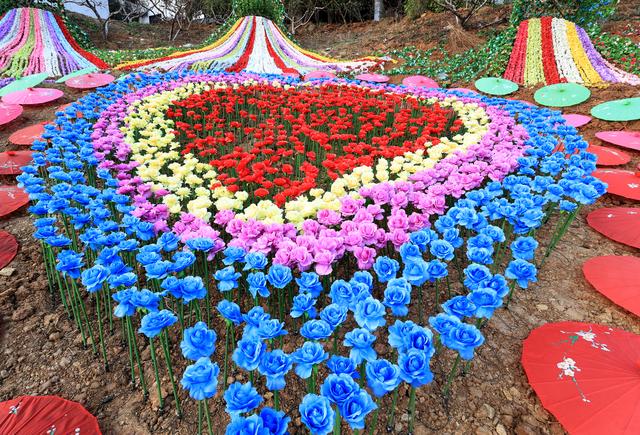 湖北襄阳桃花岭花雕油纸伞扮靓元旦"乡村游"