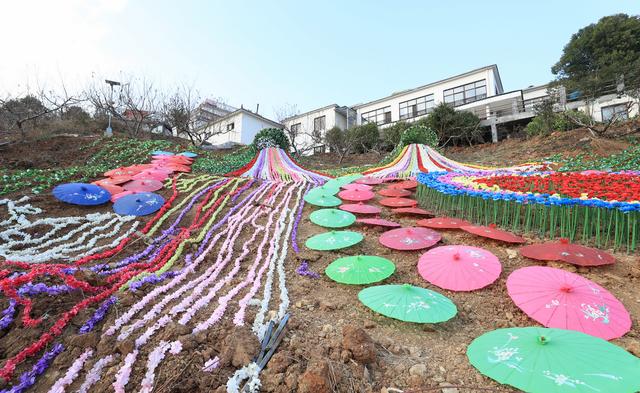 湖北襄阳桃花岭花雕油纸伞扮靓元旦"乡村游"