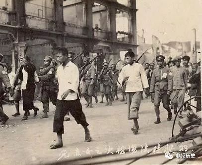 1927年12月11日 中国共产党领导发起广州起义.