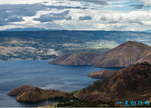 印尼:多巴湖火山锡拉岛火山位于爱琴海西南部,这座火山爆发带来的灾难