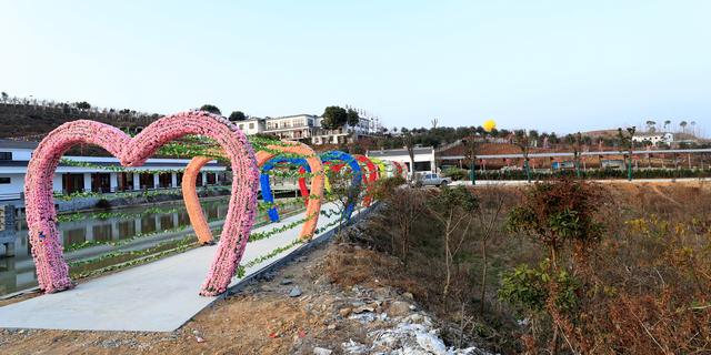 湖北襄阳桃花岭花雕油纸伞扮靓元旦"乡村游"