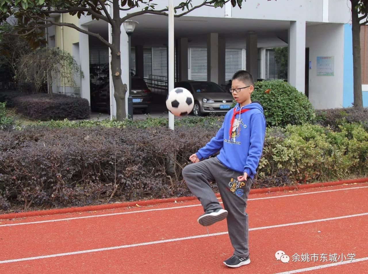 快乐足球伴你成长记东城小学第五届校园足球月活动1