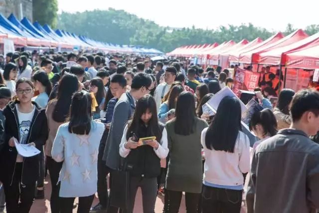 汕职院市人社局团市委联合举办2018届毕业生专场招聘会