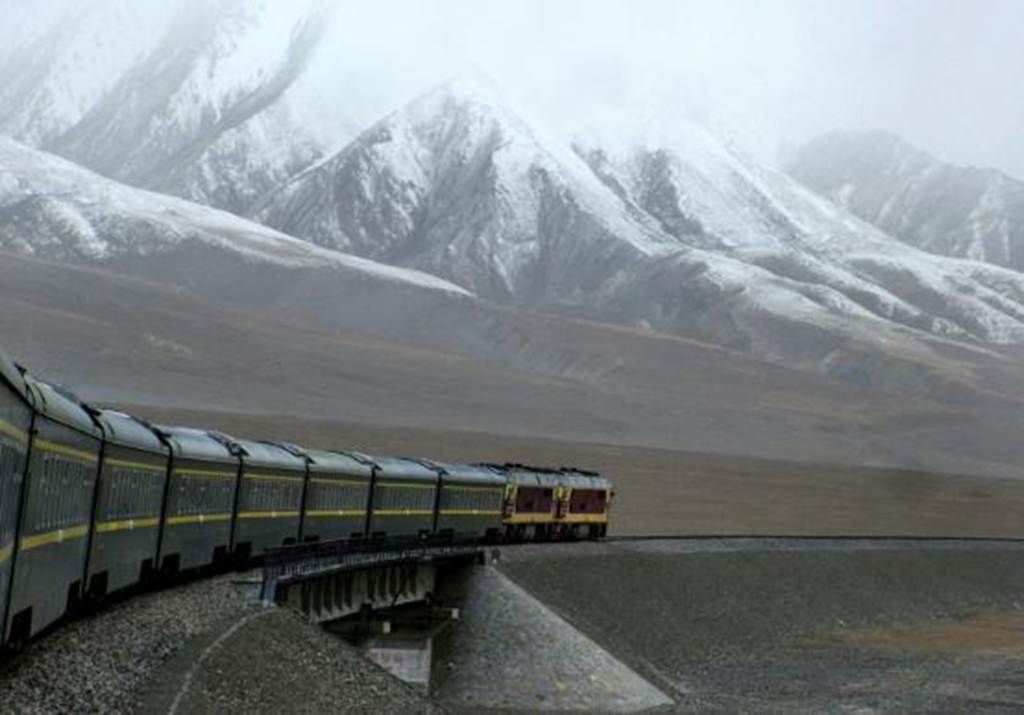青藏铁路一条神奇的天路