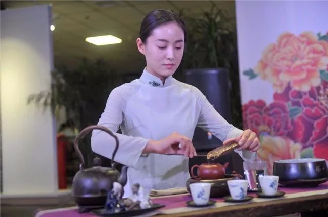 茗星茶艺师为中国茶代言