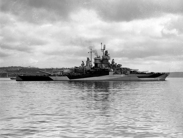 西村祥治的对手美国第七舰队则要庞大许多,其拥有"西弗吉尼亚"号,"