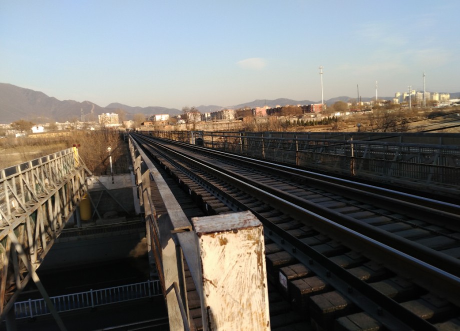 京门铁路,前面一百米左右就是永定河铁路大桥老照片