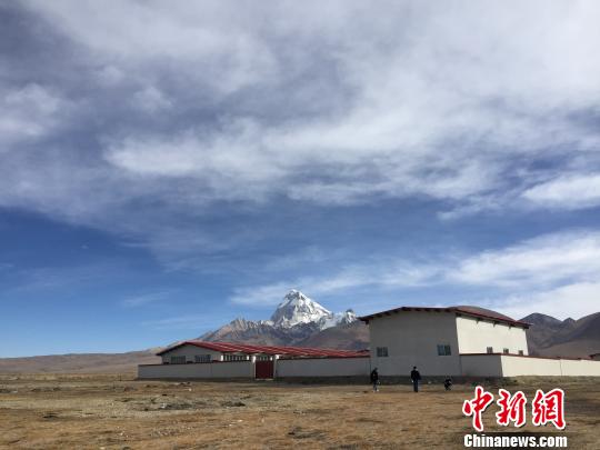 西藏首批脱贫边境县巧用资源"智力"脱贫