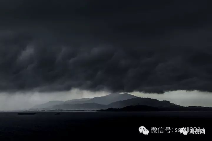 乌云滚滚 马六甲海峡 2012-04-20 北岸的巴珠巴辖被乌云笼罩 整个天空