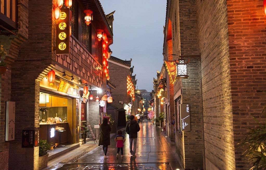 是桂林古历史风貌的观景区,包含了正阳街东巷,江南巷,兰井巷等桂林
