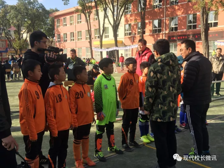 太原市迎泽区第三实验小学足球点亮校园之光