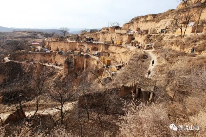 临汾;吉县黄土坡上即将消失的小山村