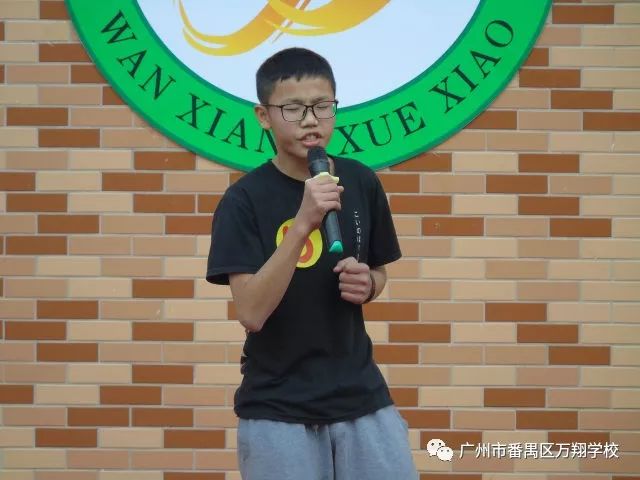 801班 杨洁花《我喜欢上你时的内心活动 404班 梁颂,周佳玲