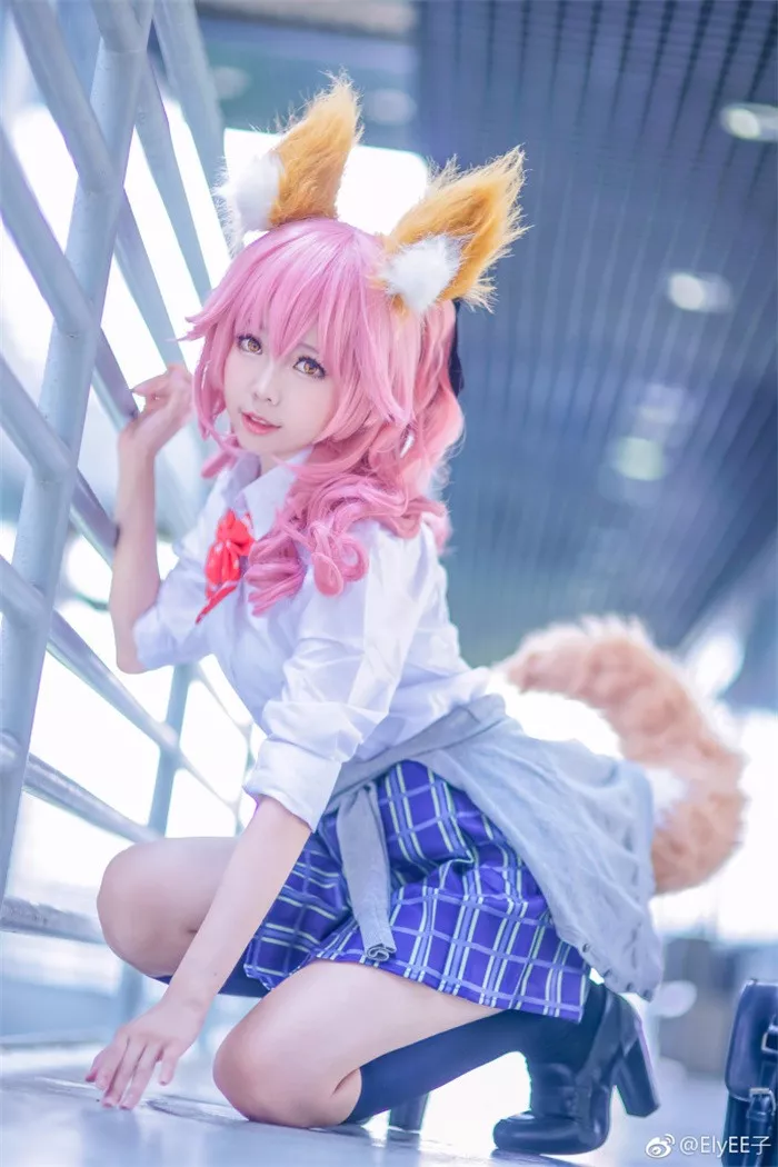 制服狐狸娘?台湾美女cos《fate/extra》玉藻前,绝对领域简直了!